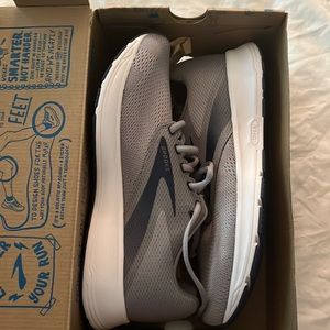 Men’s Brooks Range size 9.5 New In Box